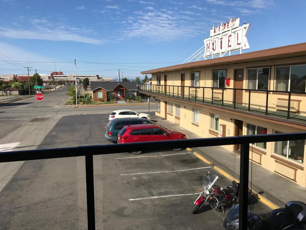 Aircrest Motel hotel hero