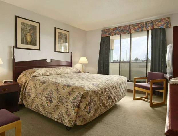 Super 8 by Wyndham Red Deer hotel detail image 3