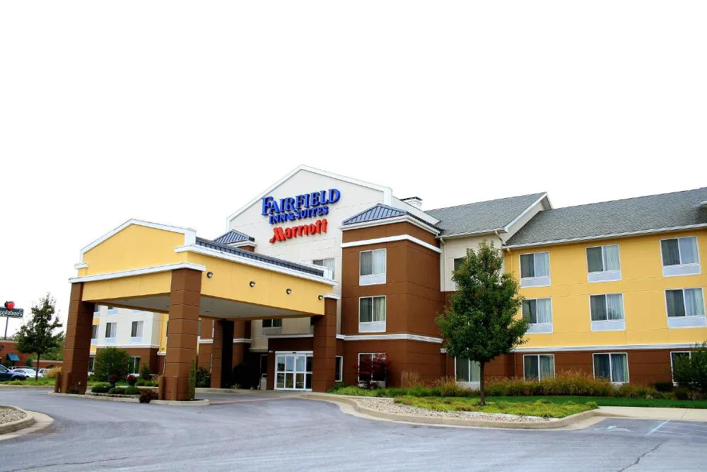 Fairfield Inn & Suites by Marriott Fairmont hotel hero