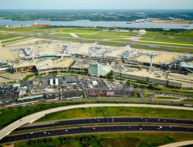 Philadelphia Airport Marriott hotel detail image 3