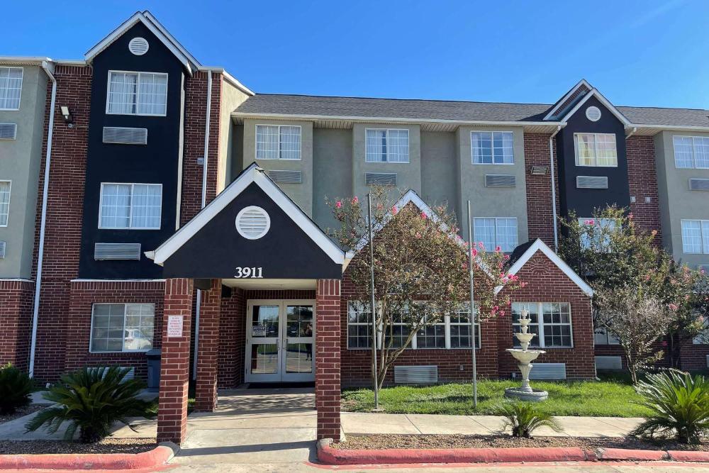 Super 8 by Wyndham San Antonio Downtown NE hotel hero