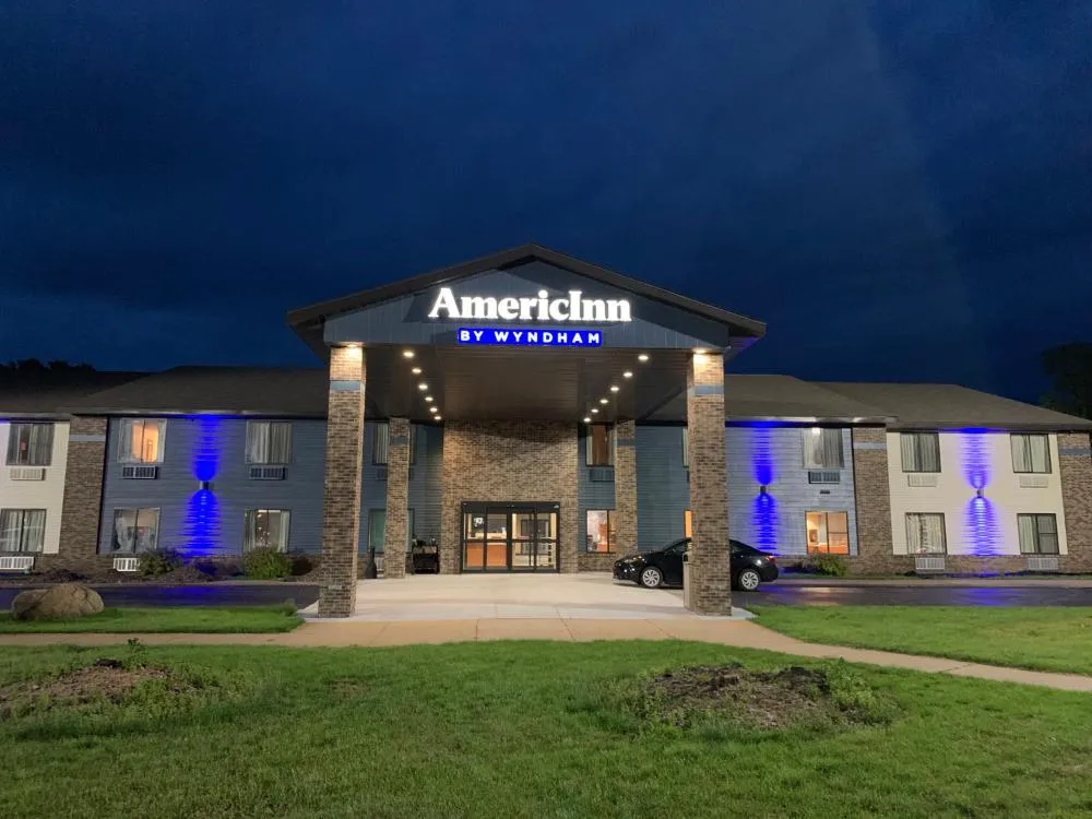 AmericInn by Wyndham Prairie du Chien hotel hero