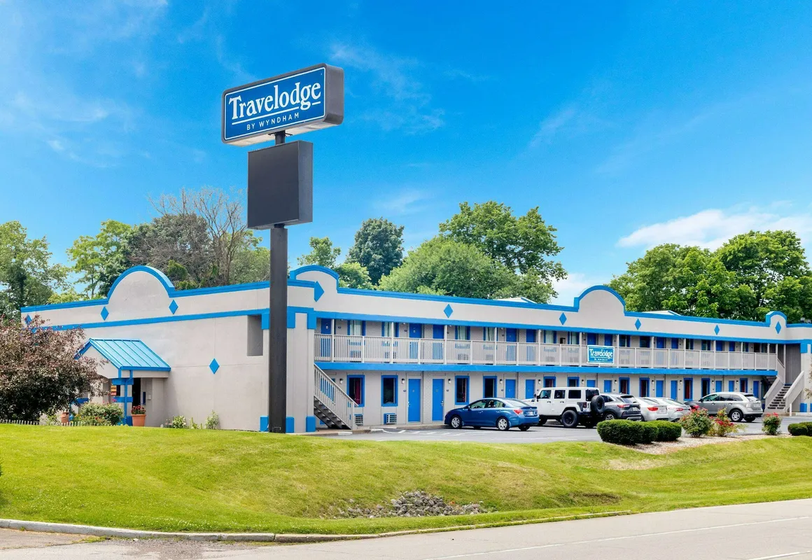 Travelodge by Wyndham Richmond IN hotel hero