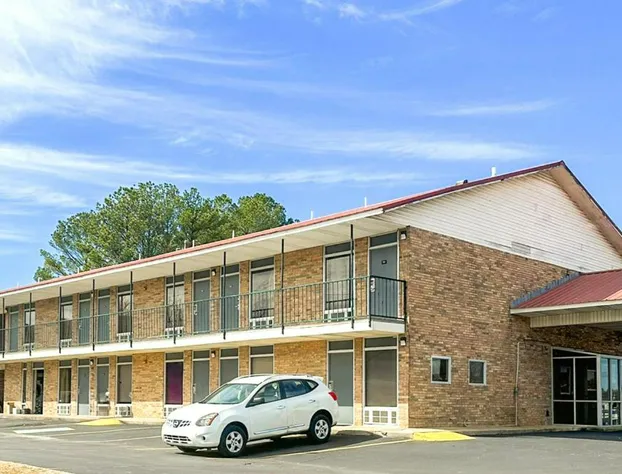 Regal Inn Guntersville Hwy 431 hotel detail image 1