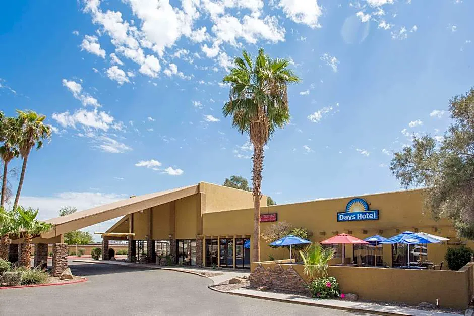 The Grand Inn Peoria hotel hero