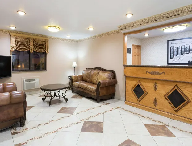 Super 8 by Wyndham Rock Falls Sterling Area hotel detail image 1