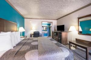 Econo Lodge Inn & Suites hotel detail image 1