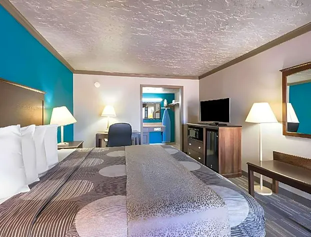 Econo Lodge Inn & Suites hotel detail image 4