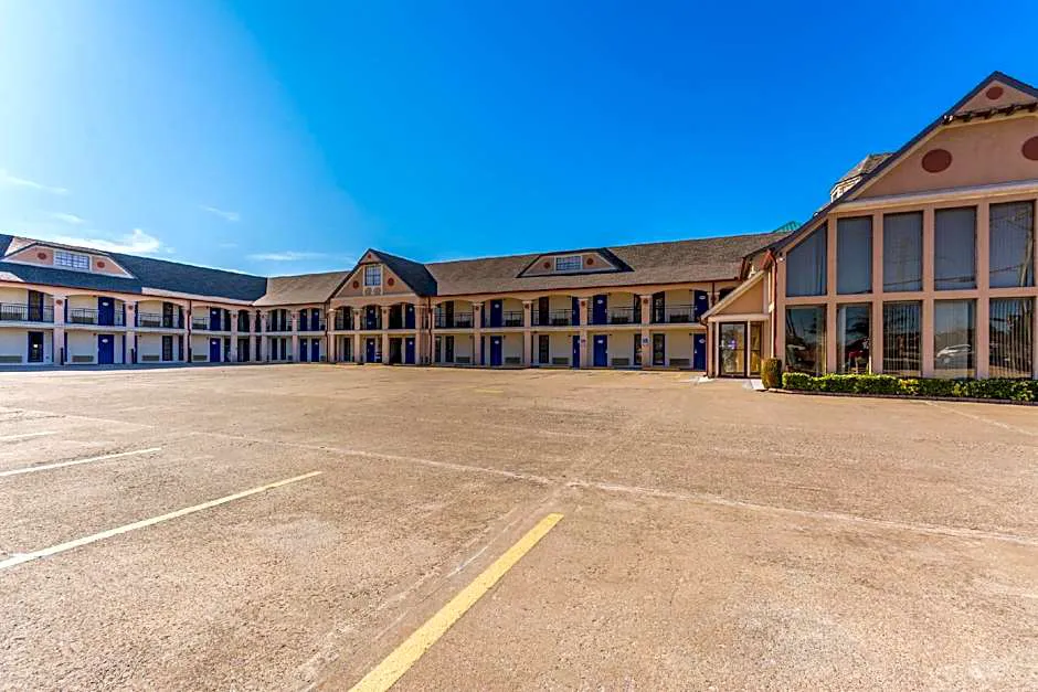 Econo Lodge Inn & Suites hotel hero