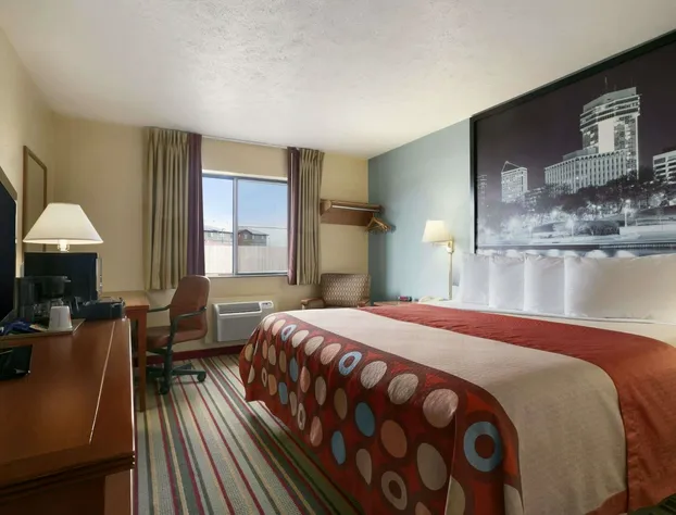 Super 8 by Wyndham Park City/North Wichita Area hotel detail image 2