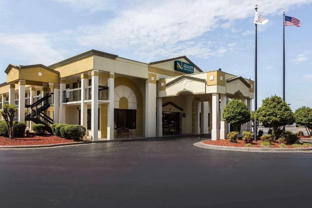 Quality Inn & Suites Mooresville - Lake Norman hotel hero