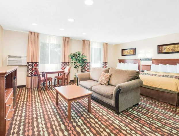 Super 8 by Wyndham Grand Forks hotel detail image 3