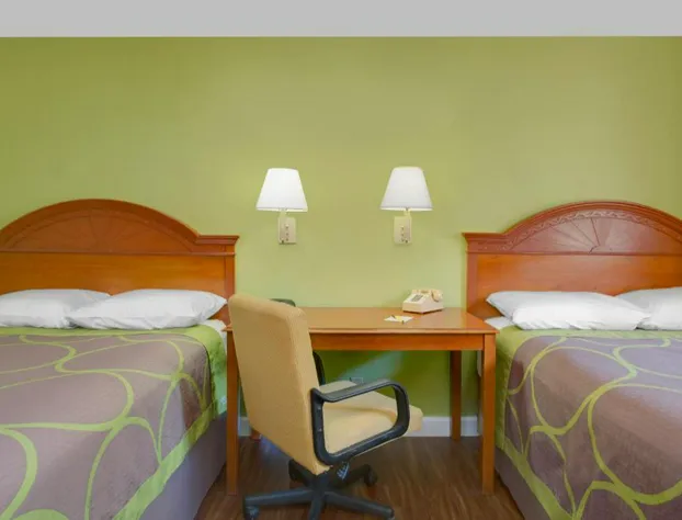 Super 8 by Wyndham Gainesville I-75 Hospital University Area hotel detail image 4