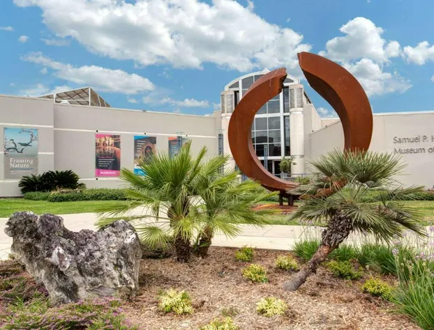 Super 8 by Wyndham Gainesville I-75 Hospital University Area hotel detail image 2