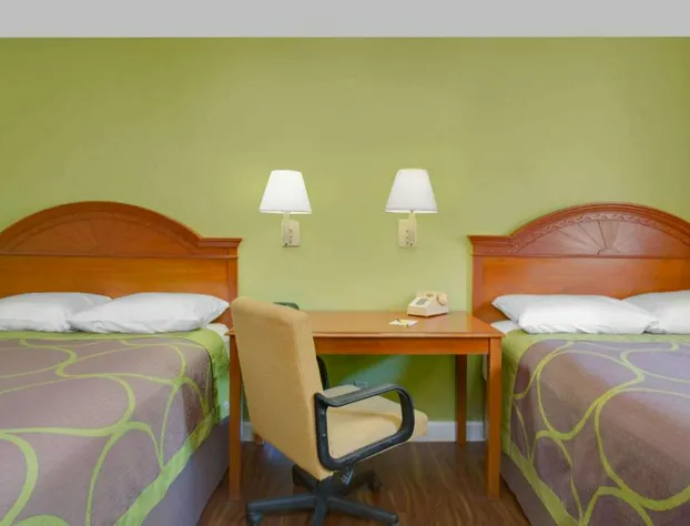 Super 8 by Wyndham Gainesville I-75 Hospital University Area hotel detail image 4