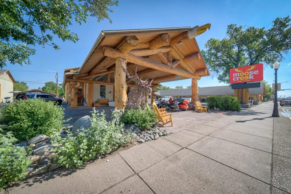 Moose Creek Lodge & Suites hotel hero