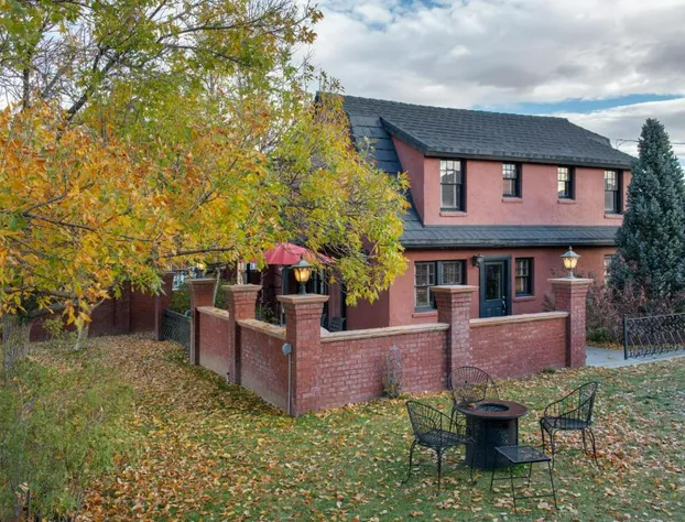 Chamberlin Inn Cody hotel detail image 3