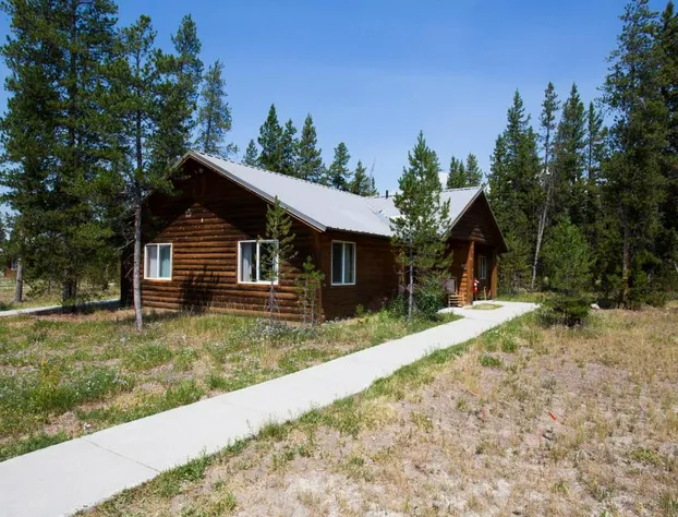 Headwaters Lodge & Cabins at Flagg Ranch hotel detail image 2