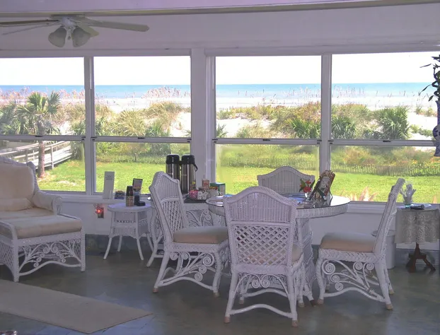 Beachfront Bed & Breakfast hotel detail image 4