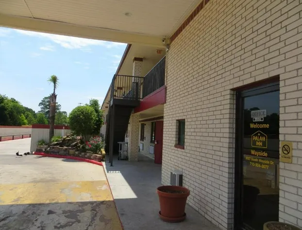 Palace Inn Wayside hotel detail image 4