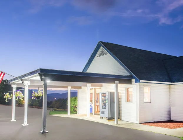 Travelodge by Wyndham Lake George NY hotel detail image 1