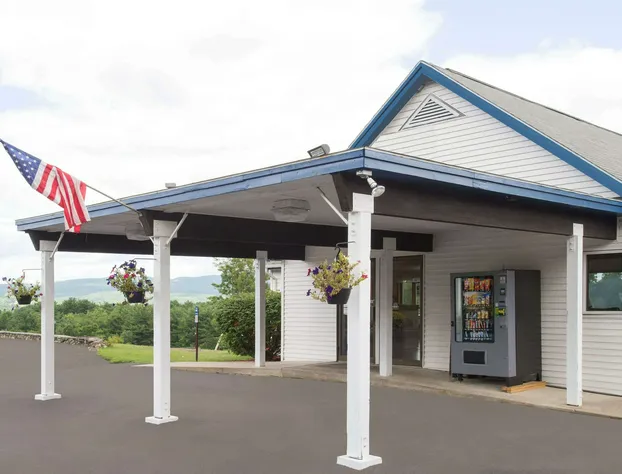 Travelodge by Wyndham Lake George NY hotel detail image 2