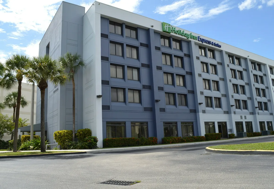 Holiday Inn Express & Suites Miami - Hialeah by IHG hotel hero