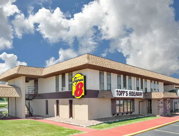 Super 8 by Wyndham Windsor/Madison North hotel detail image 1