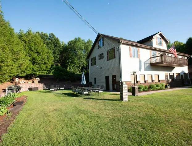 Blue Spruce Motel hotel detail image 4