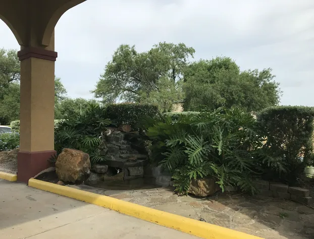 Camelot Inn & Suites Veterans Memorial NW Houston hotel detail image 1
