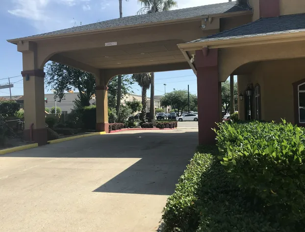 Camelot Inn & Suites Veterans Memorial NW Houston hotel detail image 4