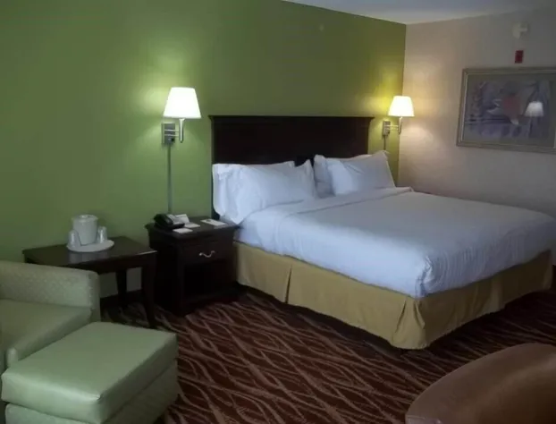 Baymont Inn & Suites by Wyndham Findlay hotel detail image 4