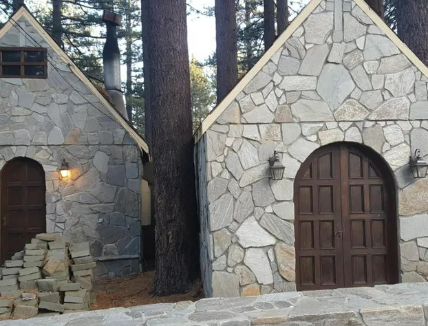 Emerald Bay Lodge hotel detail image 4
