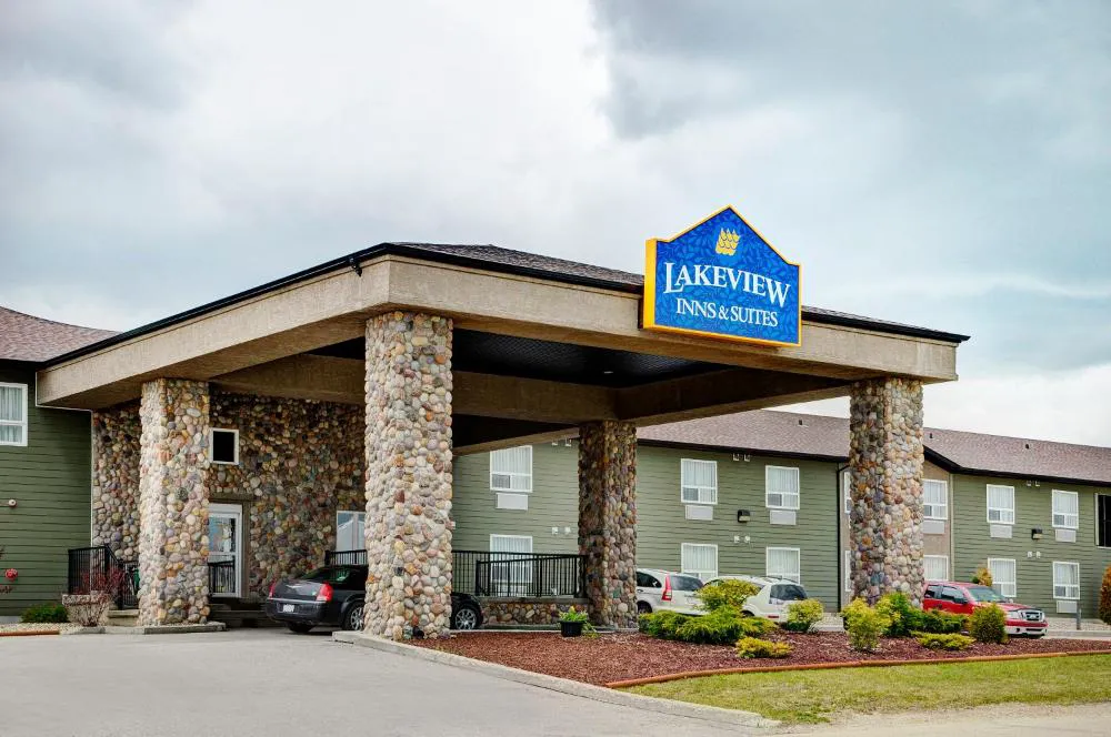 Lakeview Inns & Suites - Edson Airport hotel hero