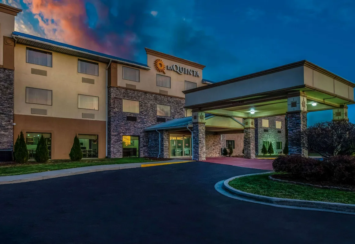 La Quinta Inn & Suites by Wyndham Fairborn Wright-Patterson hotel hero