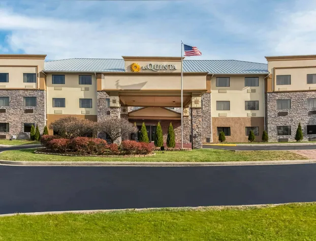 La Quinta Inn & Suites by Wyndham Fairborn Wright-Patterson hotel detail image 3