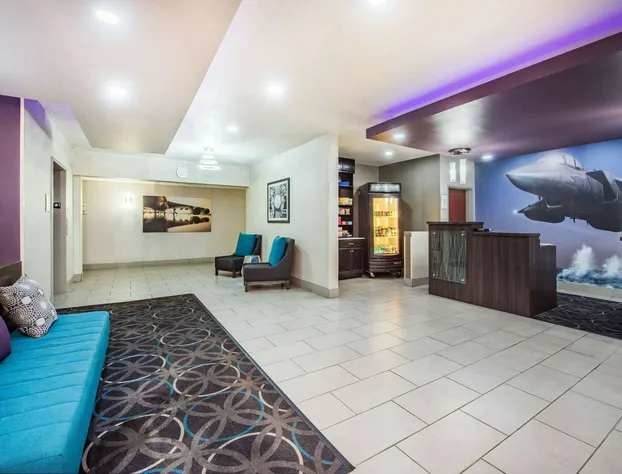 La Quinta Inn & Suites by Wyndham Fairborn Wright-Patterson hotel detail image 4