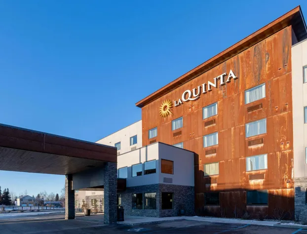 La Quinta Inn & Suites by Wyndham Anchorage Airport hotel detail image 1