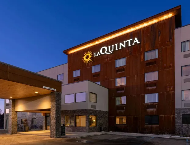 La Quinta Inn & Suites by Wyndham Anchorage Airport hotel detail image 2