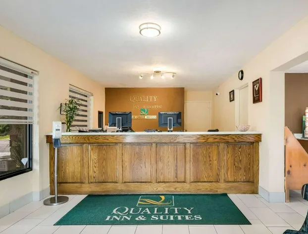 Quality Inn & Suites Mt Chalet hotel detail image 4