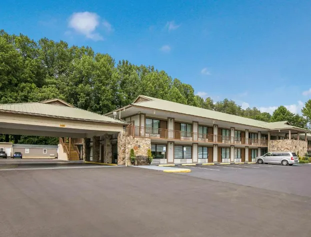 Quality Inn & Suites Mt Chalet hotel detail image 1