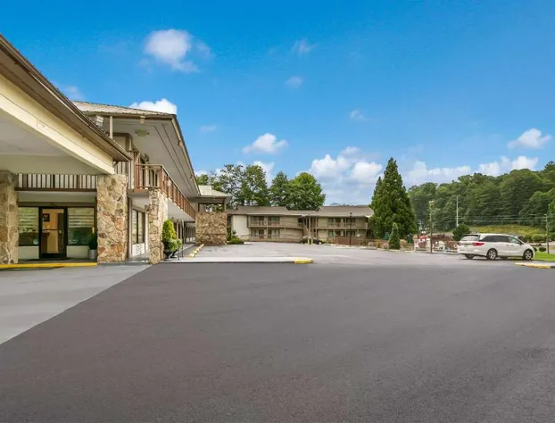 Quality Inn & Suites Mt Chalet hotel detail image 3