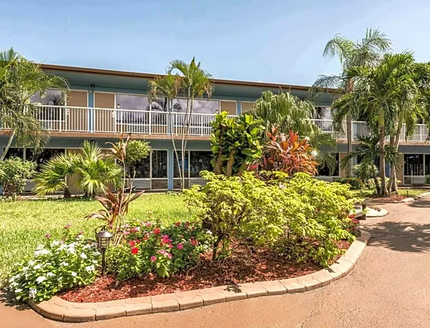 Rodeway Inn & Suites Fort Lauderdale Airport & Cruise Port hotel detail image 1