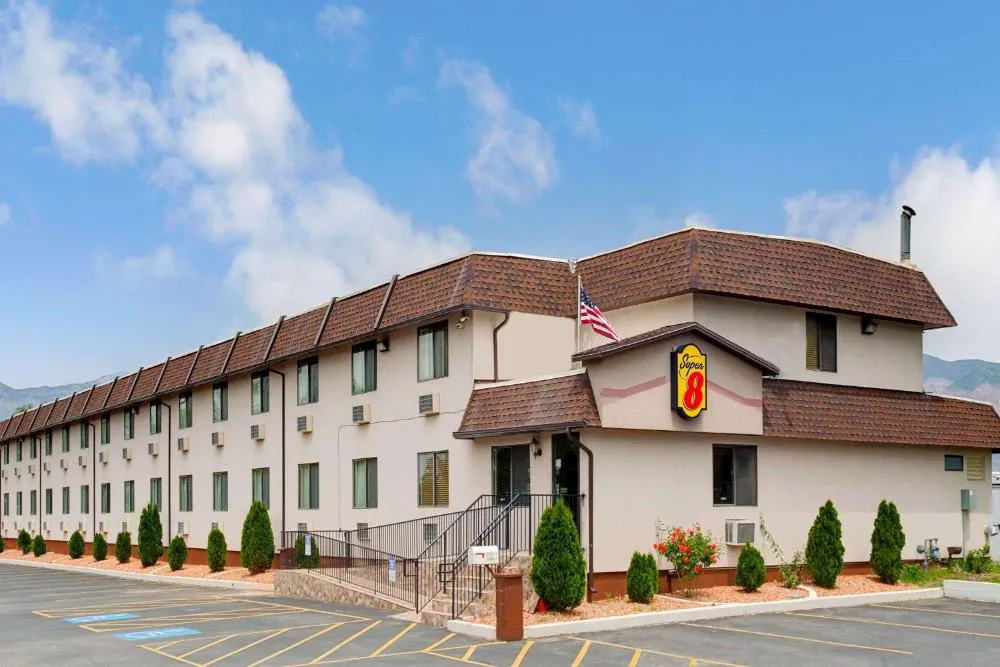 Super 8 by Wyndham Ogden hotel hero
