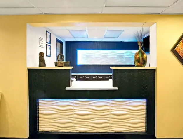 Super 8 by Wyndham Ogden hotel detail image 1