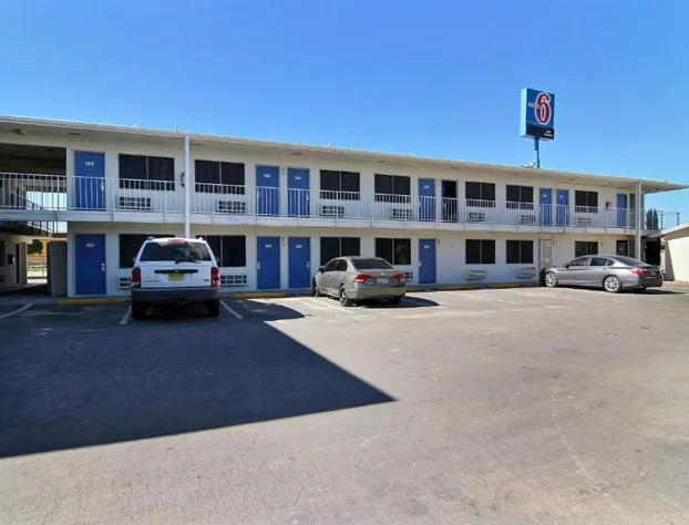 Motel 6 Carlsbad, NM hotel detail image 1