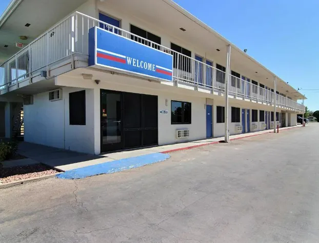Motel 6 Carlsbad, NM hotel detail image 1