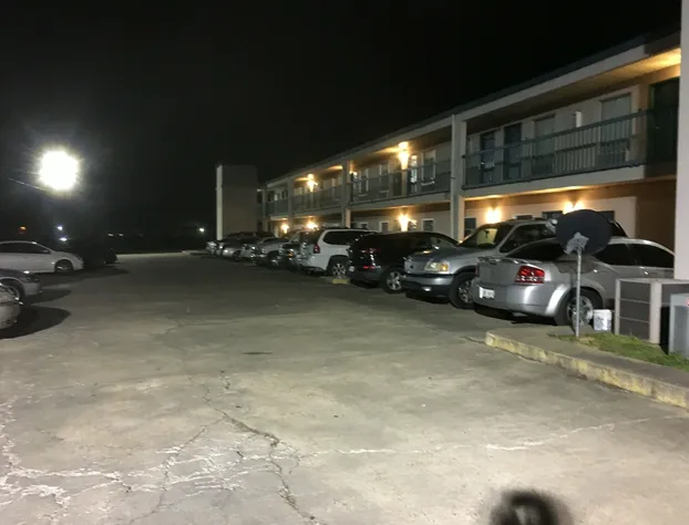 Deluxe Inn & Suites hotel detail image 1