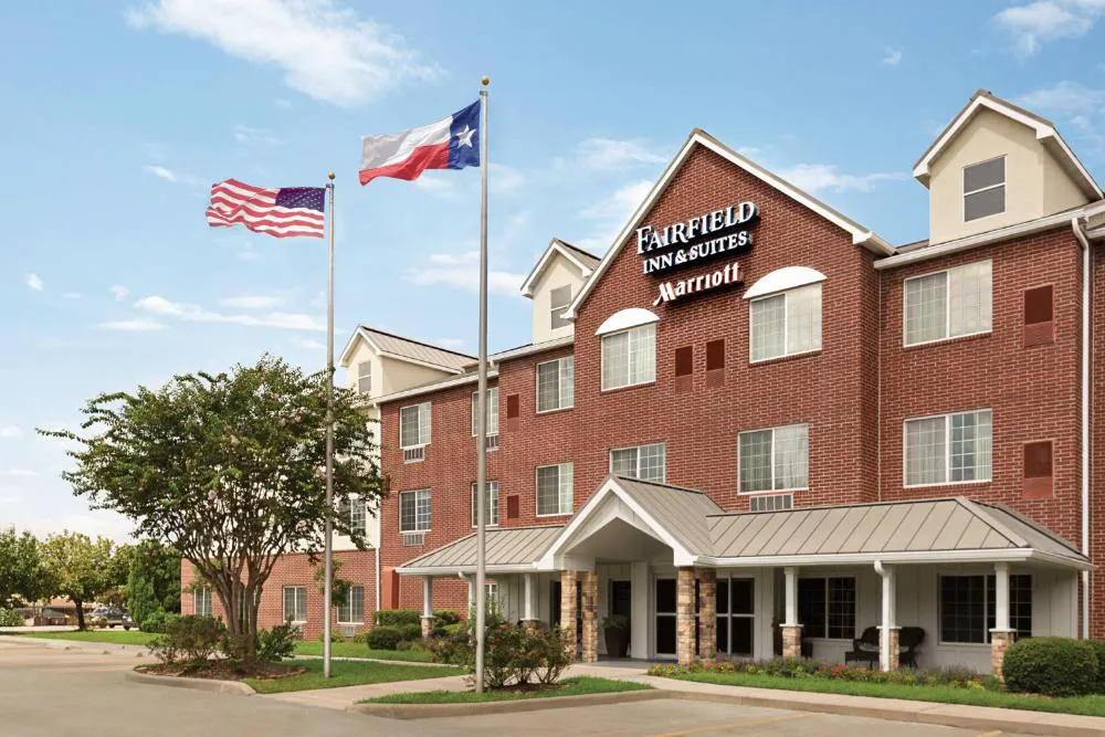 Fairfield Inn & Suites Houston The Woodlands hotel hero