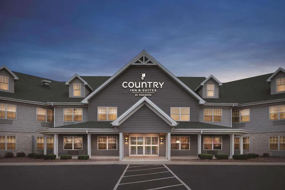 Country Inn & Suites by Radisson, Germantown, WI hotel hero